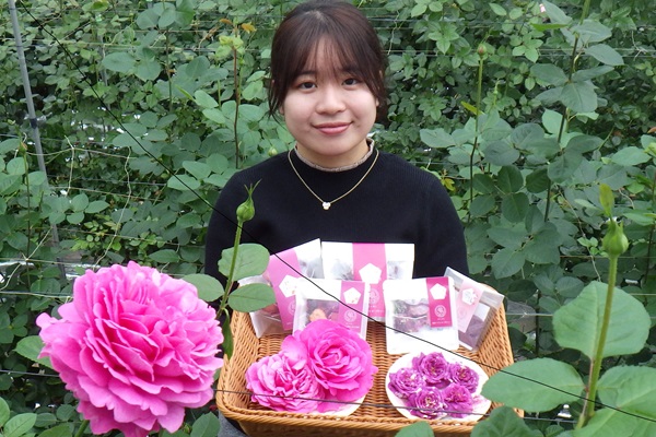 平群町の食べるバラで癒しを届けたい生産者