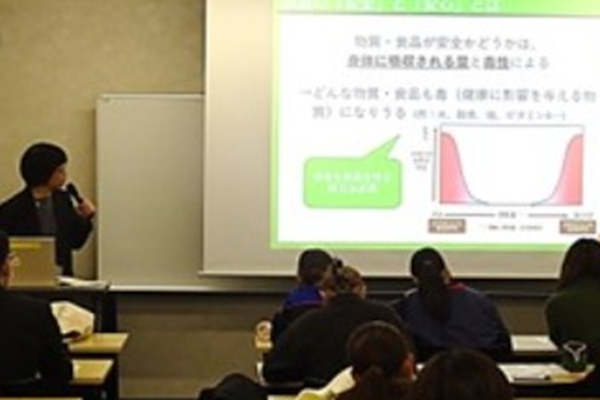 京都光華女子大学での出張講座のようす