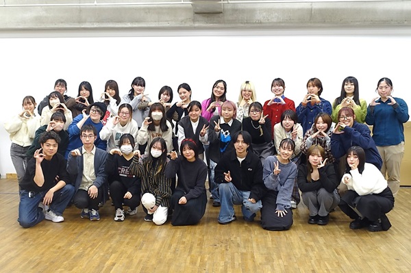 京都芸術大学生による研究の中間発表のようす