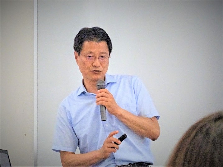 講義を行う小林次長の写真