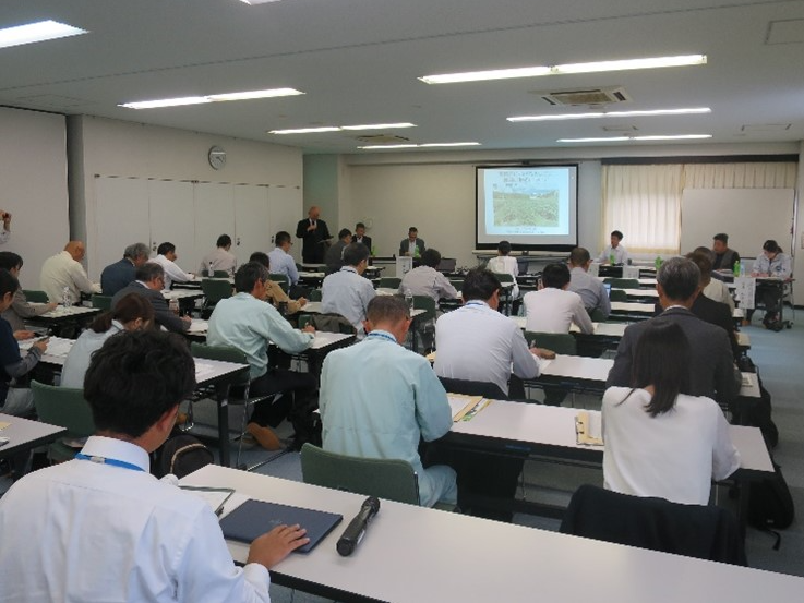 室内検討会の様子