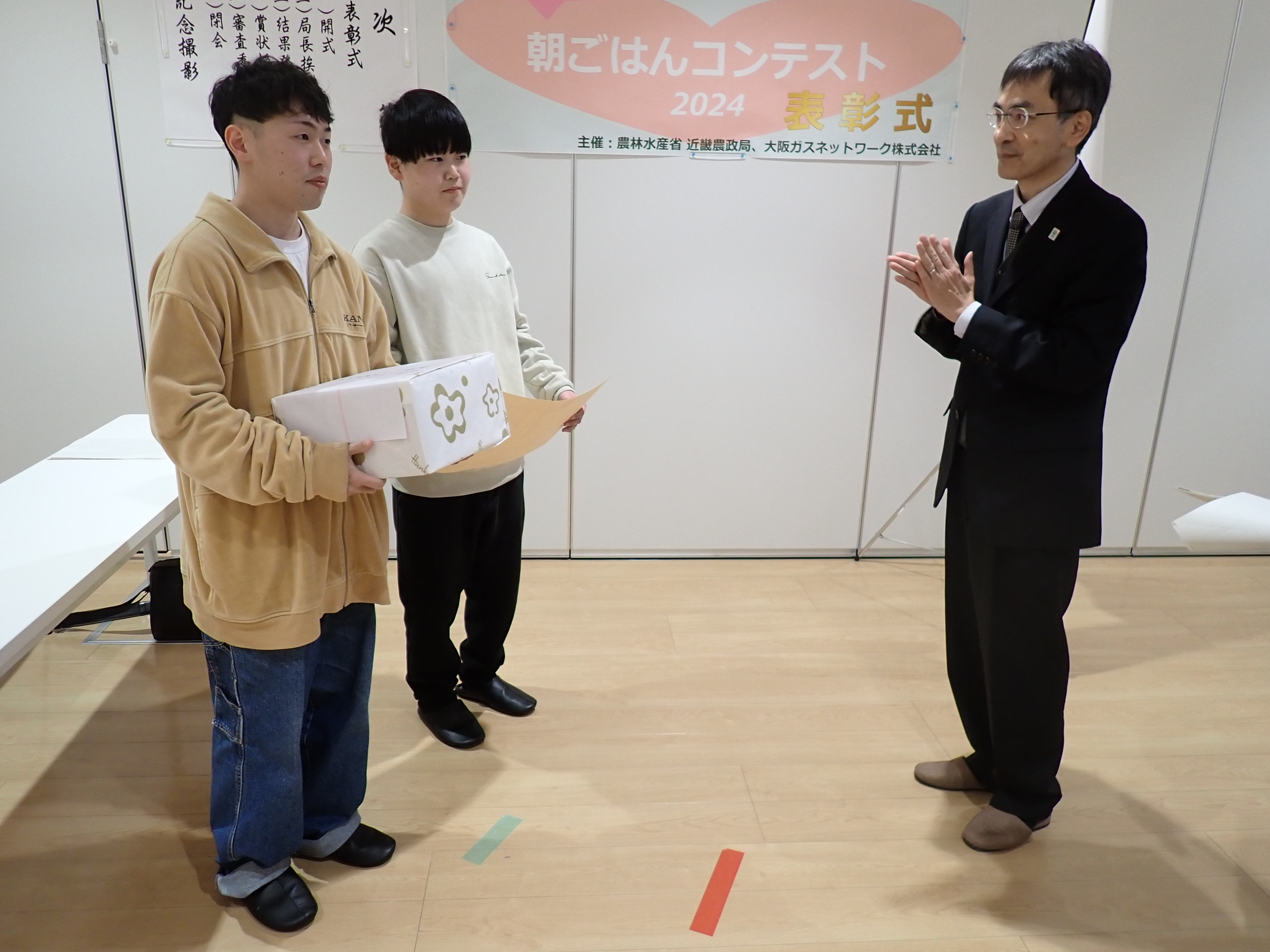 金賞（グランプリ）を受賞された帝塚山学院大学「チームY-Y」への表彰