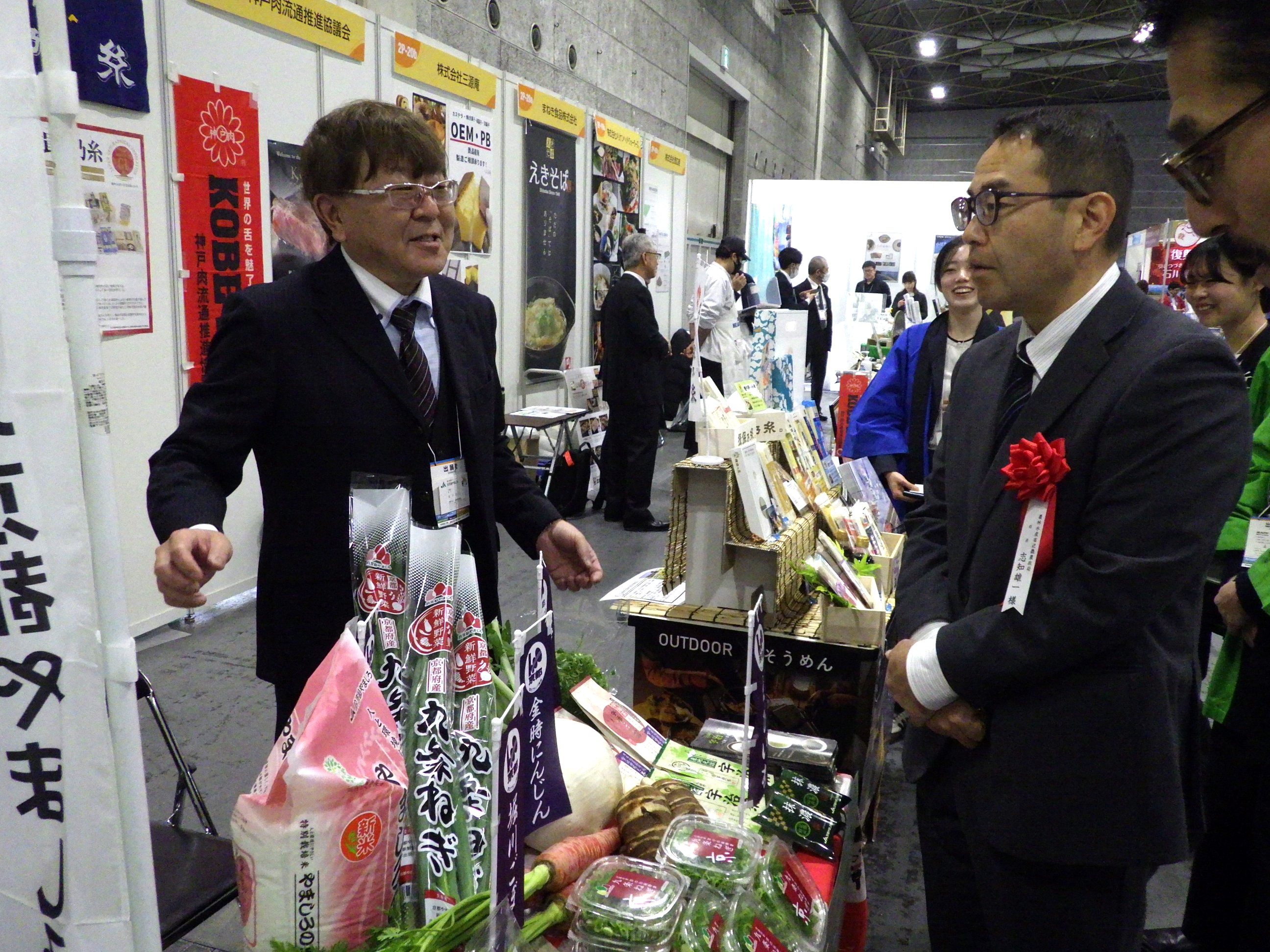 志知農政局長と出展者