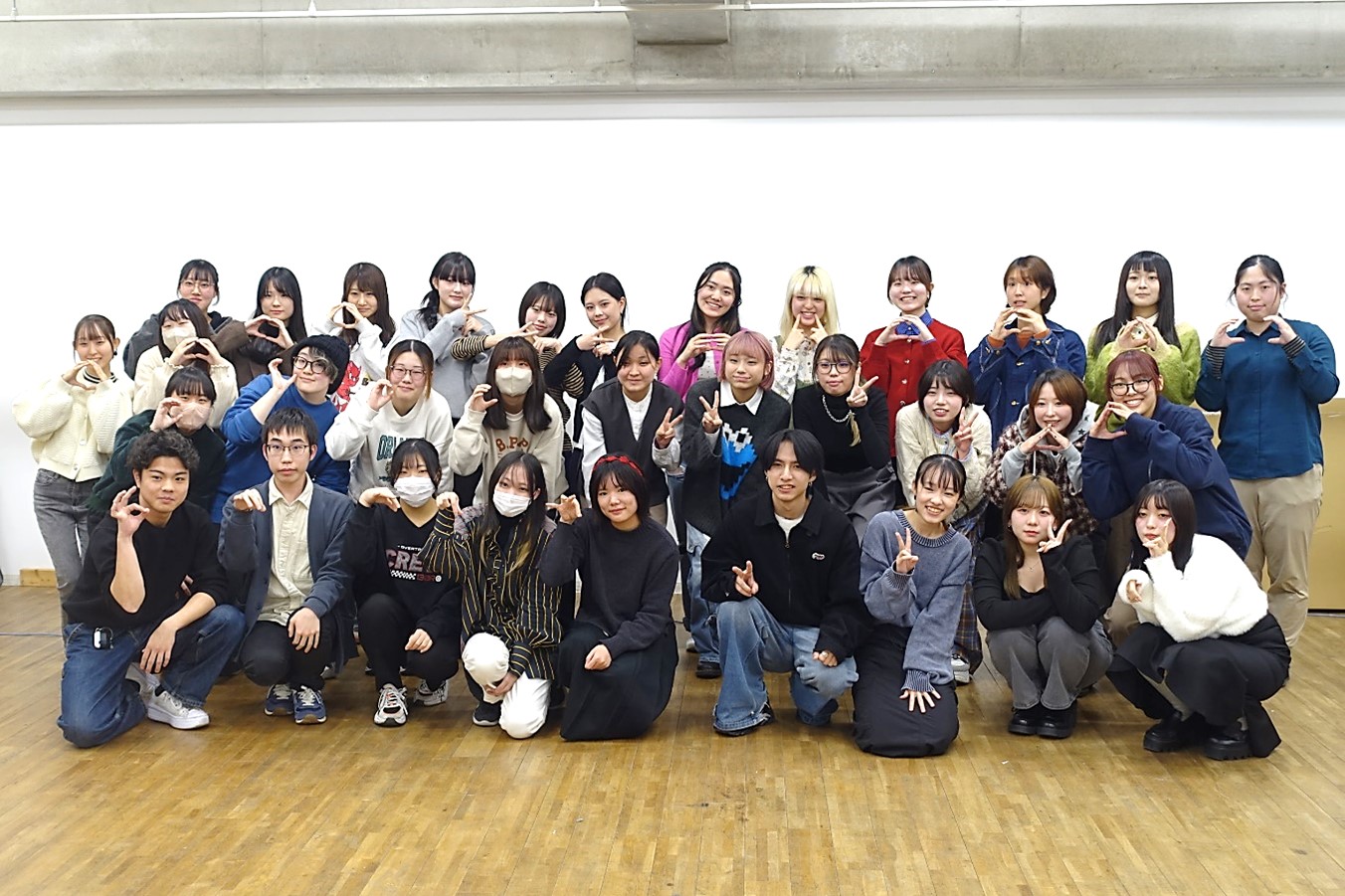 発表した大学生の集合写真