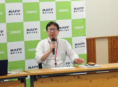 講師