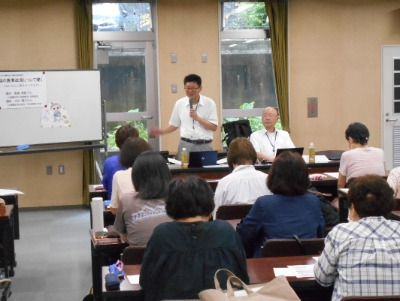 講演を行う髙橋課長補佐