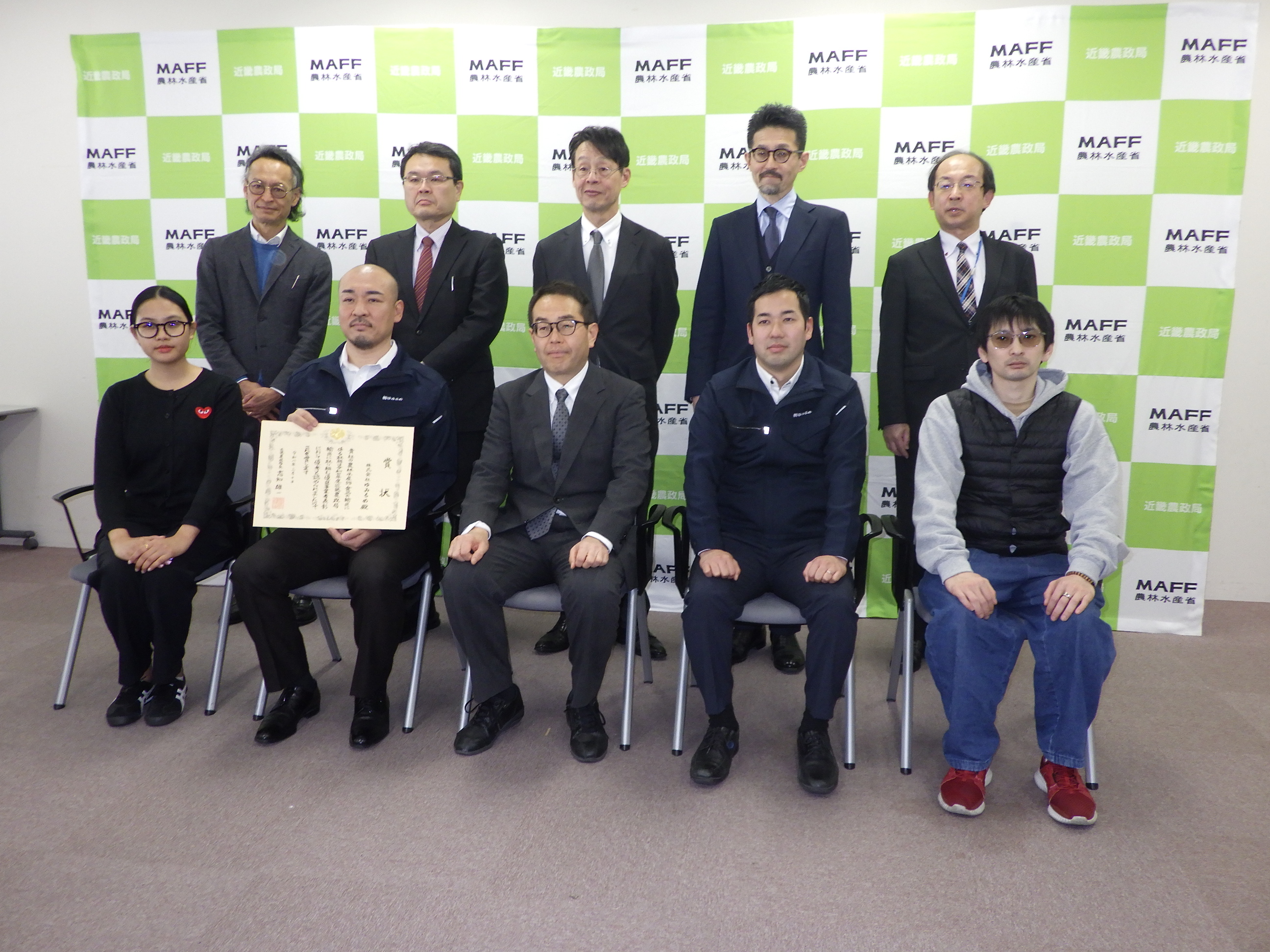 輸出に取り組む優良事業者に近畿農政局長賞授与のようす