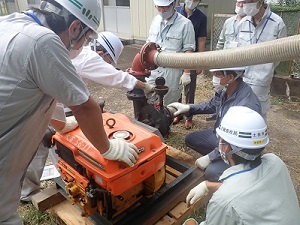 災害応急用ポンプの操作実習