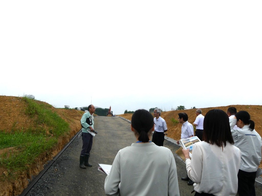 農業大学の有機アカデミーほ場予定地の視察