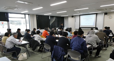 会場