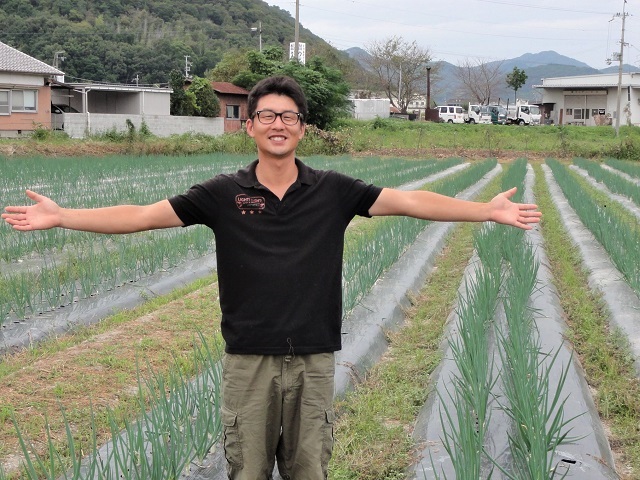 ネギの圃場と神尾さん