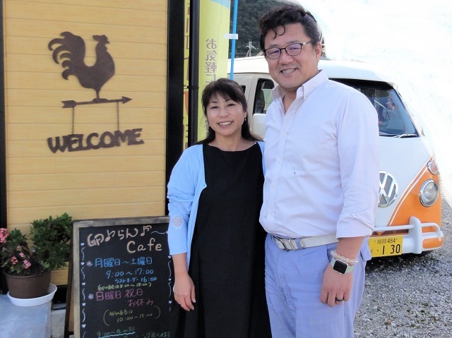cafeを担当する奥様と田隅さん