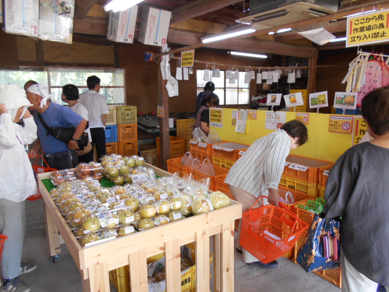 開店と同時に賑わう店内