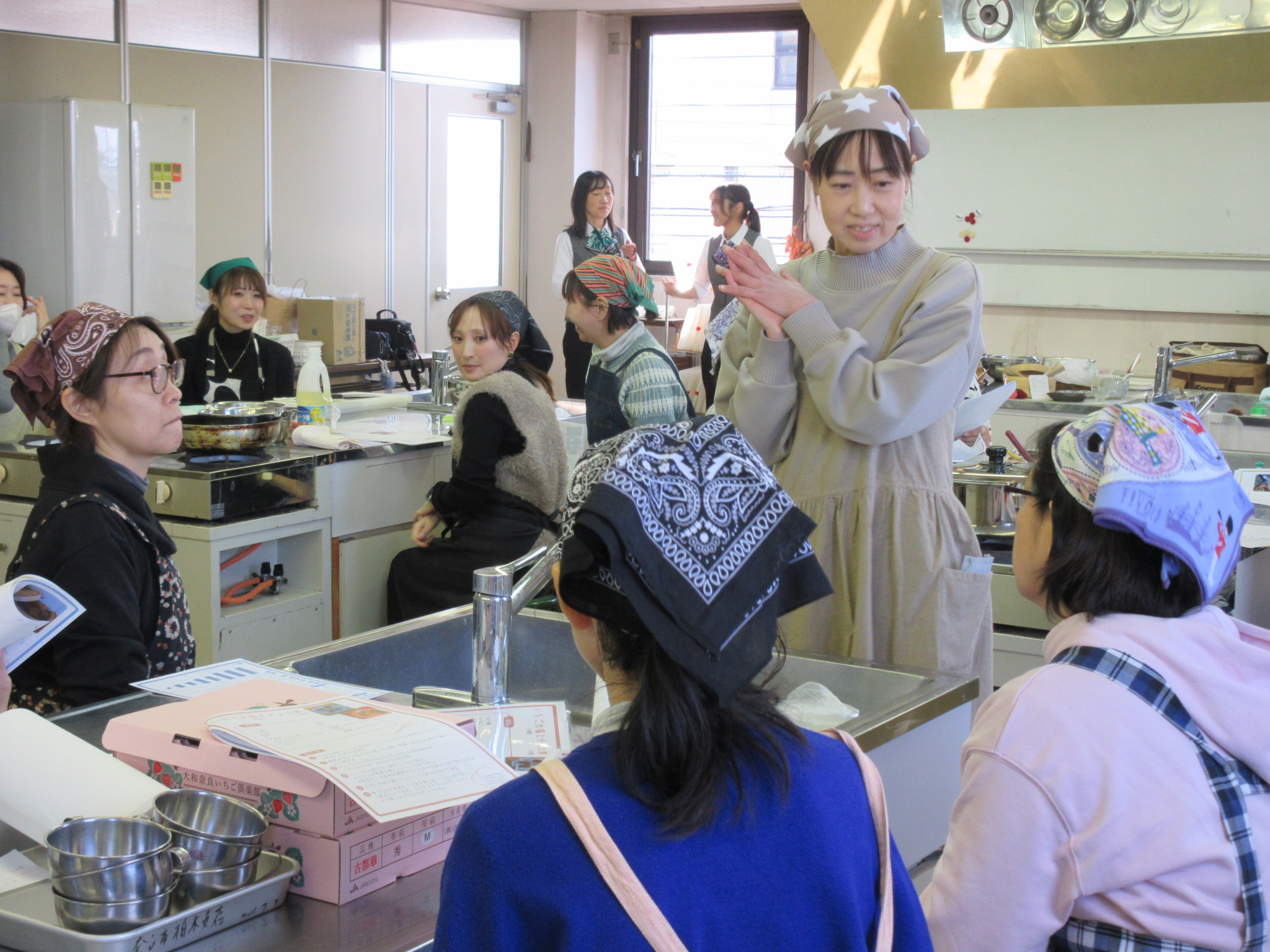 保田講師の調理手順の説明