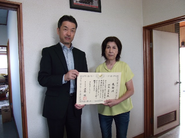 感謝状を受けられた岡森三千子さん