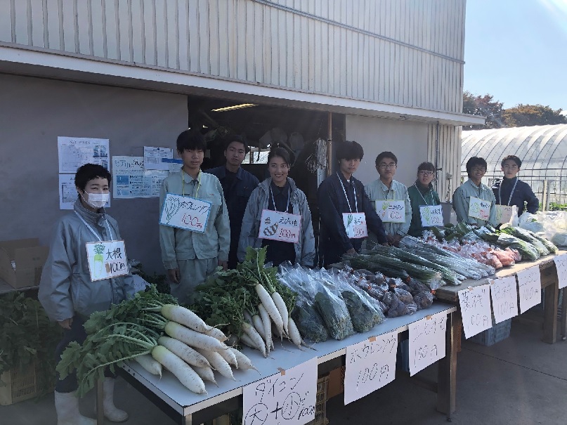 長蛇の列!!野菜売場