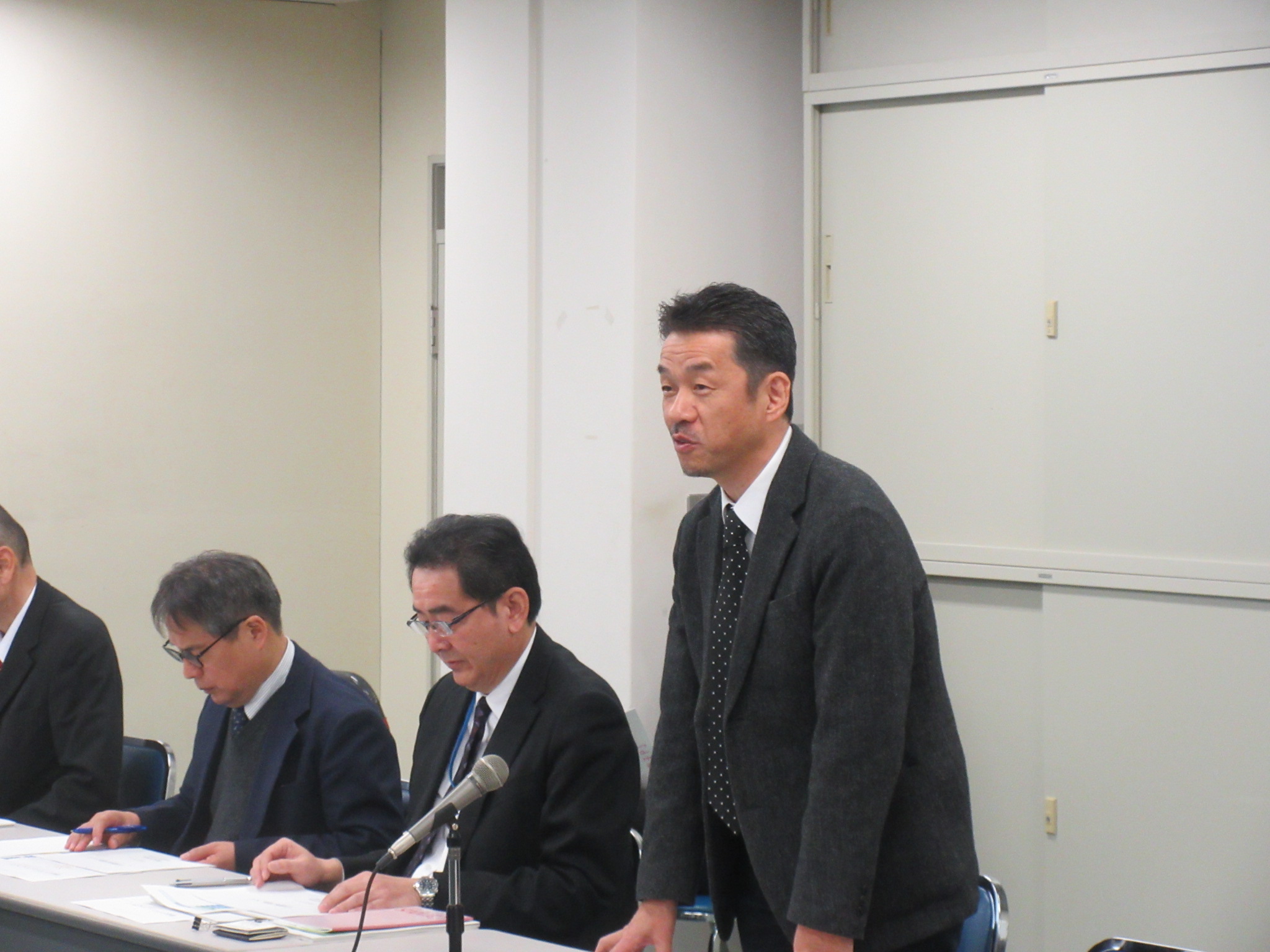 説明を行う松田地方参事官