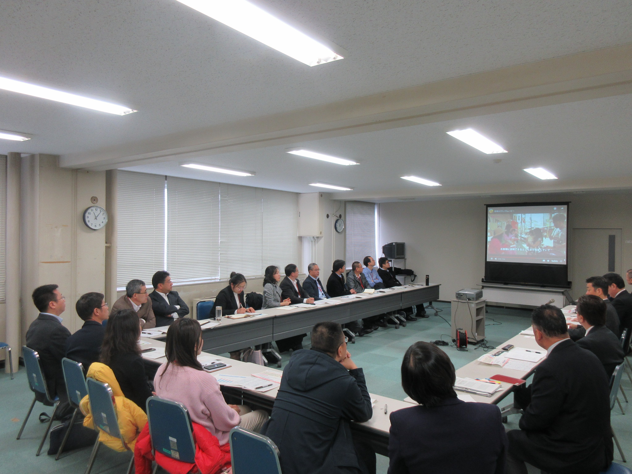 PR動画を見る参加者