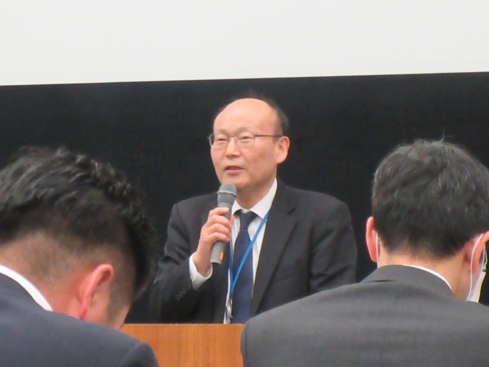 桑原参事官