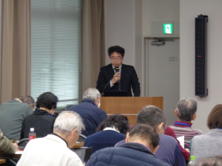 講義する葛谷地方参事官