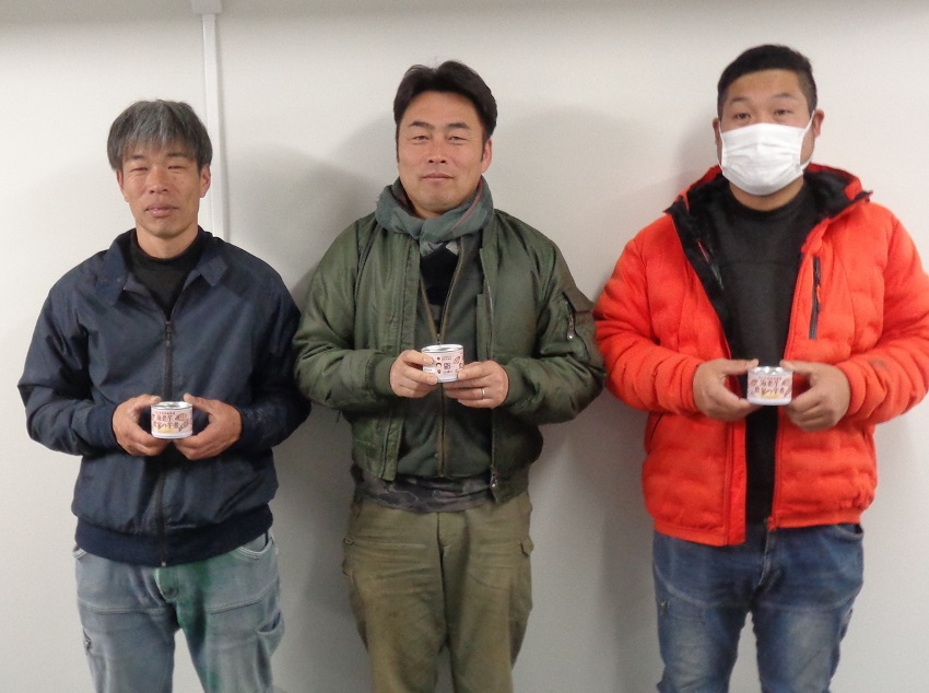 富田林市海老芋振興協議会役員の皆さん（左から浅岡敬勝会計担当、浅岡弘二会長、西田和敬副会長）