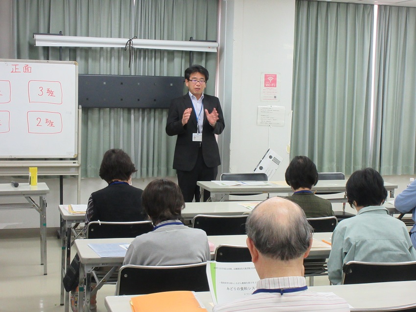 説明する葛谷地方参事官