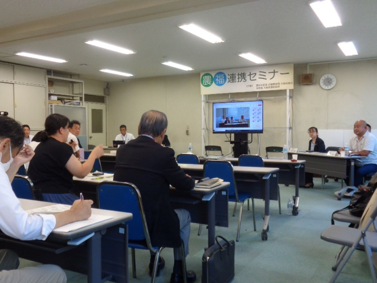 質疑討論の様子