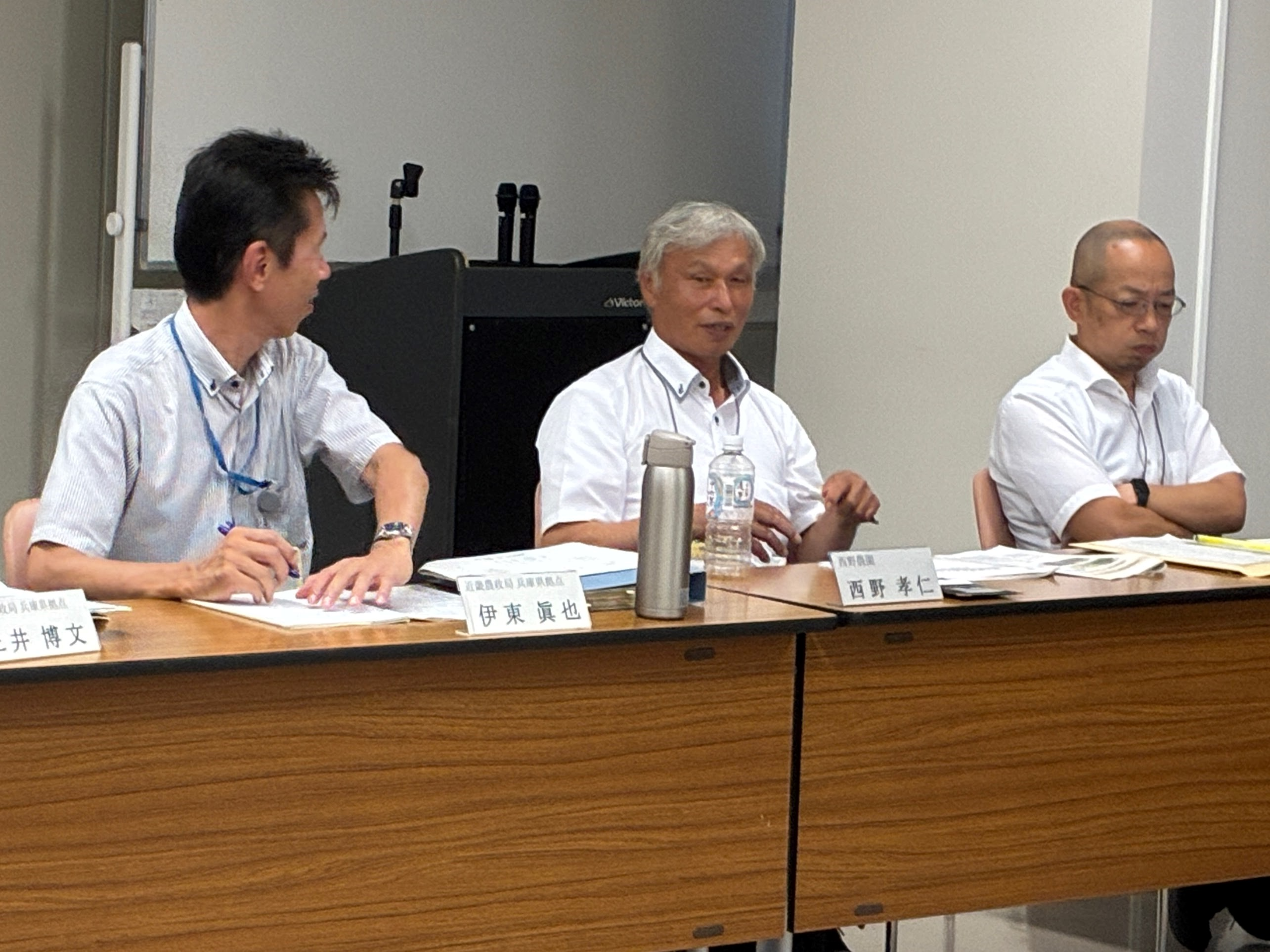 意見を述べる西野氏