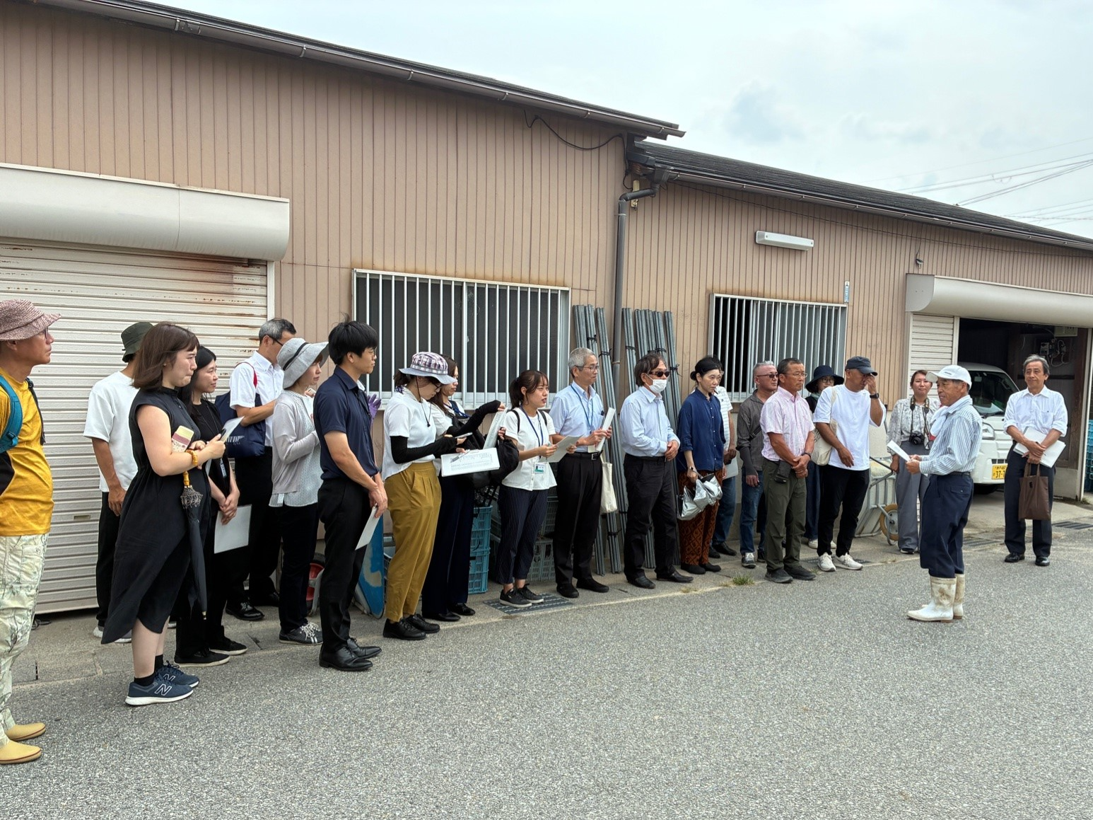 西宮市で行われた農園見学の様子