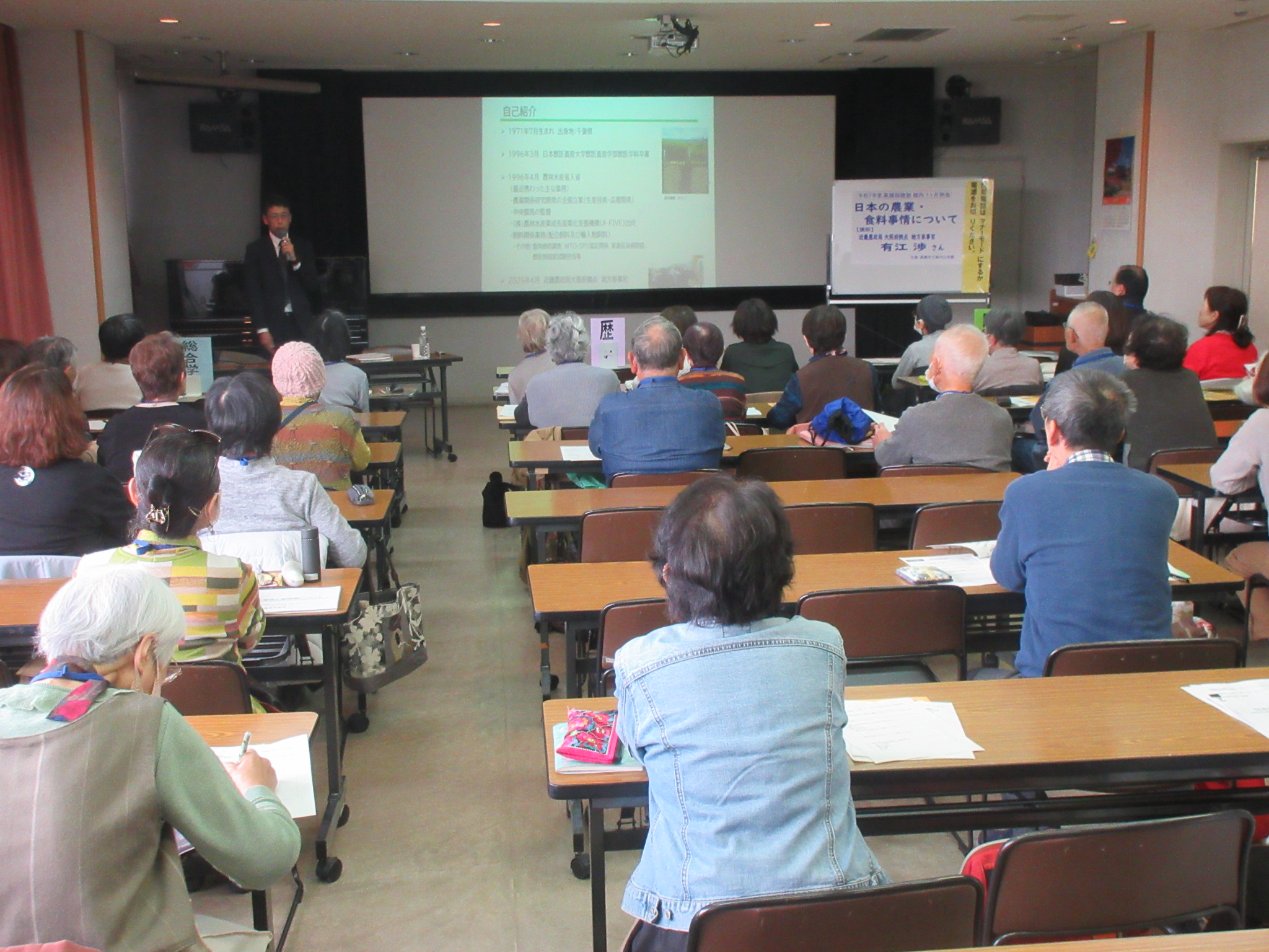 真剣に聴講する塾生達の様子