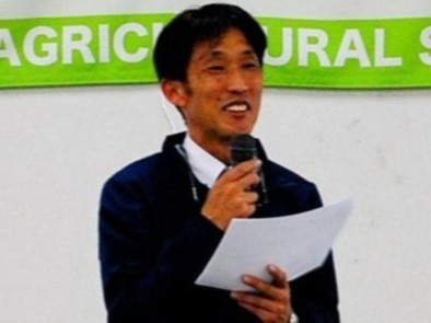 マイクを手に挨拶する中筋さん