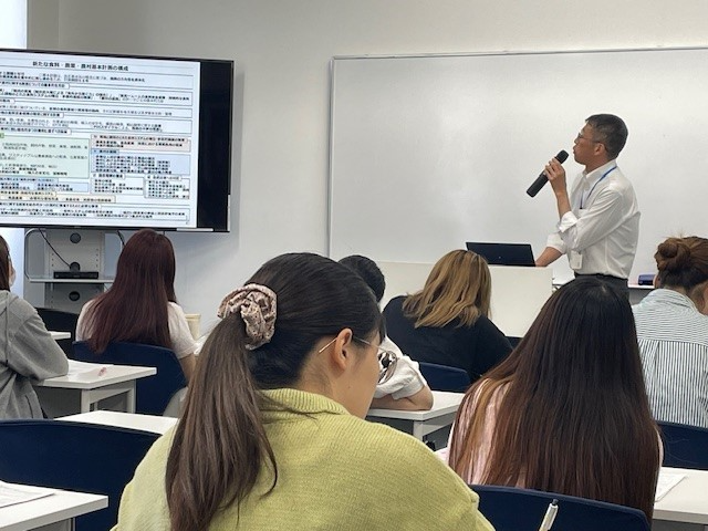 講義する有江地方参事官
