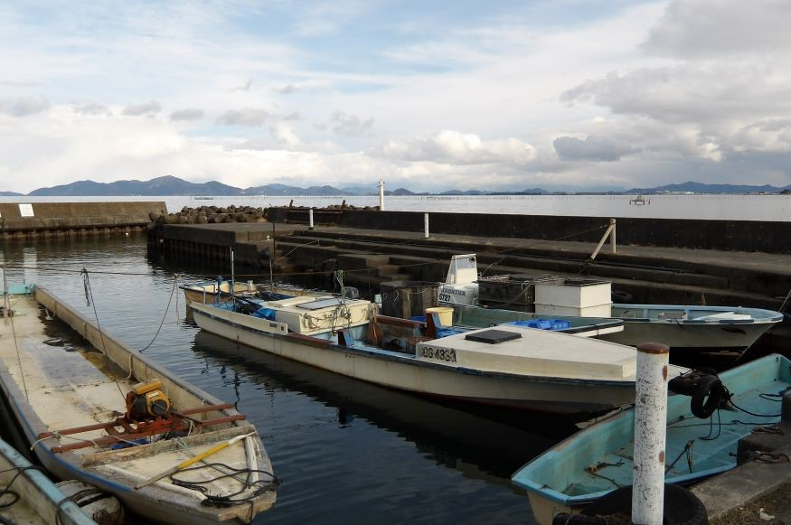 和邇港に停泊の駒井健也さん所有の漁船
