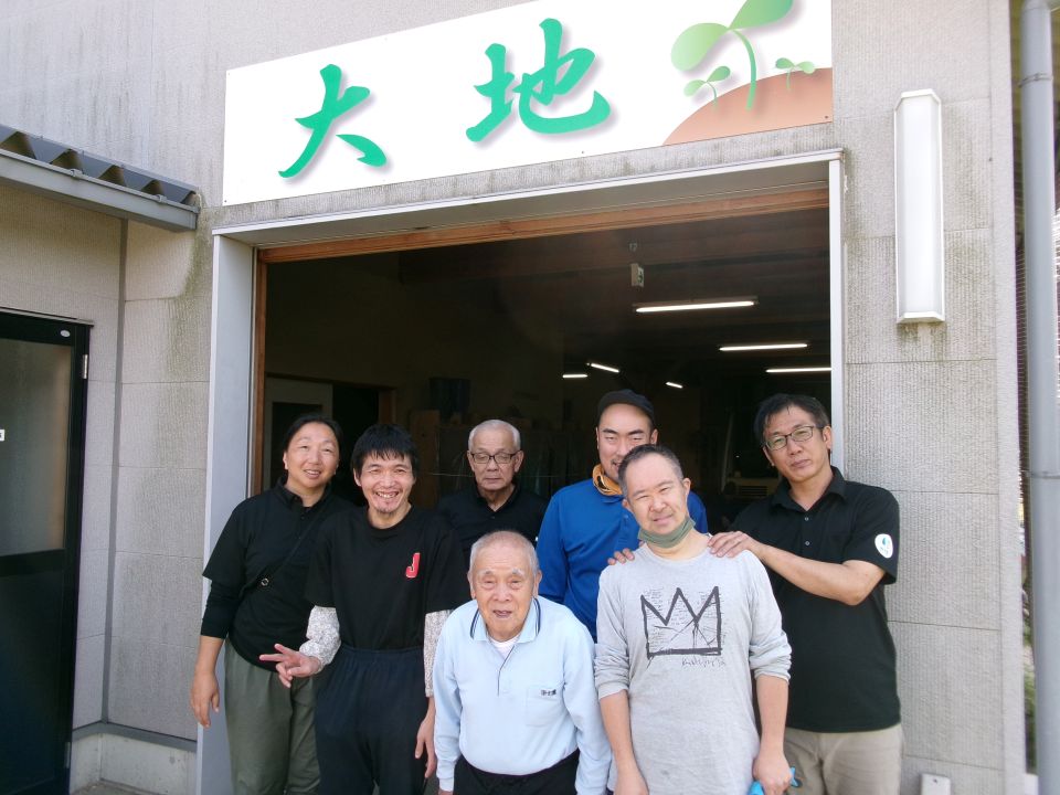 利用者が主体となって、培養土製造やサツマイモ栽培等に取り組みます