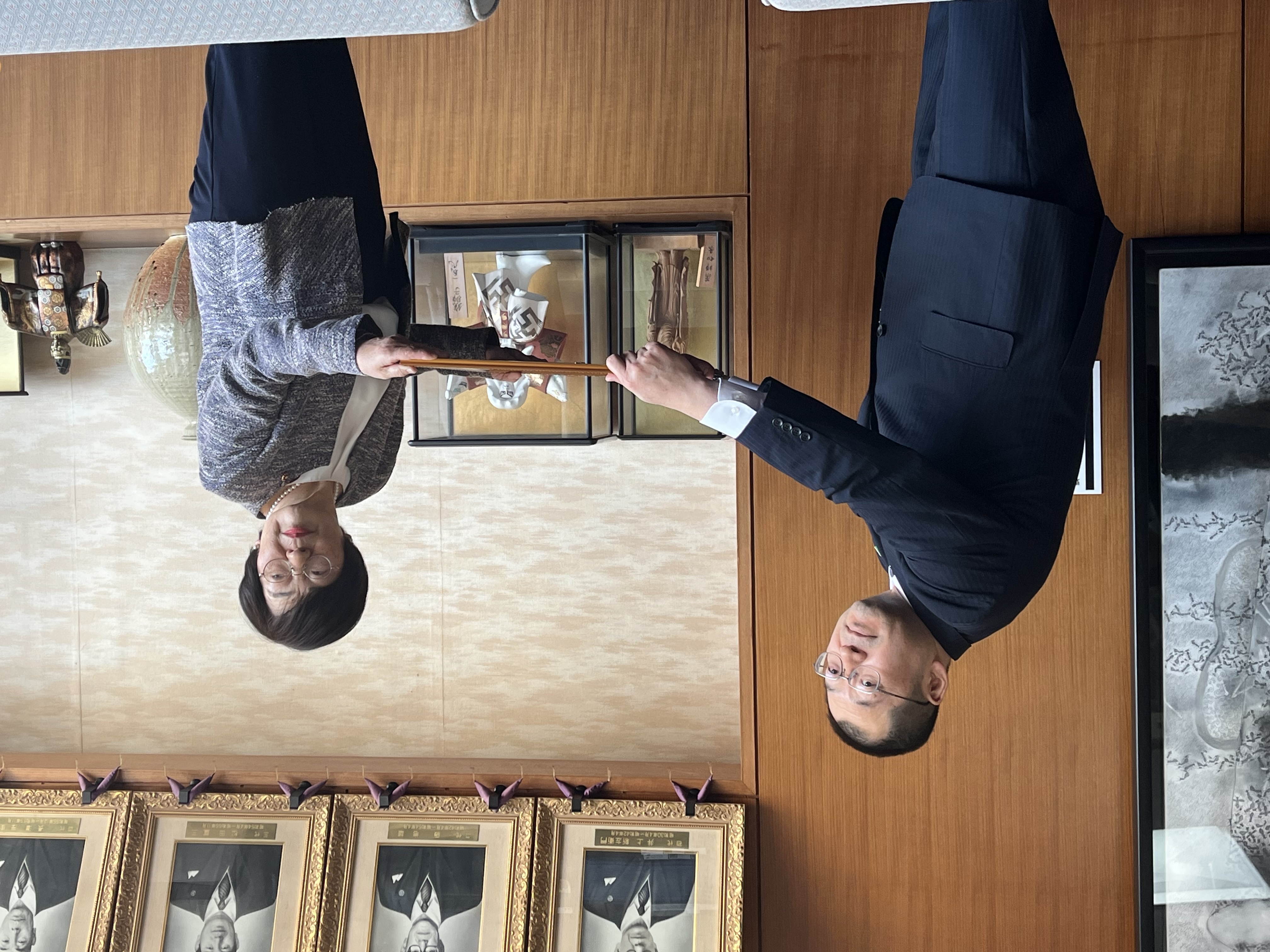 地方参事官から表彰状を授与