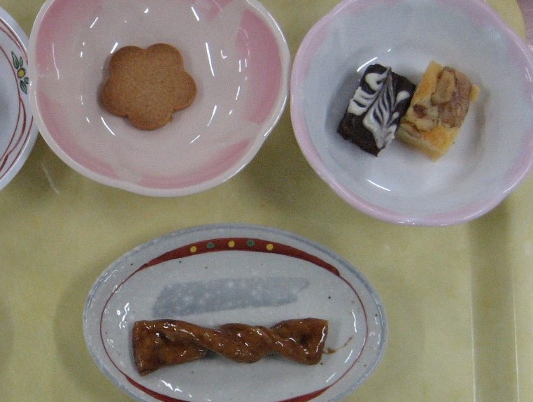 廃棄食材を利用して開発したクッキーやかりんとう