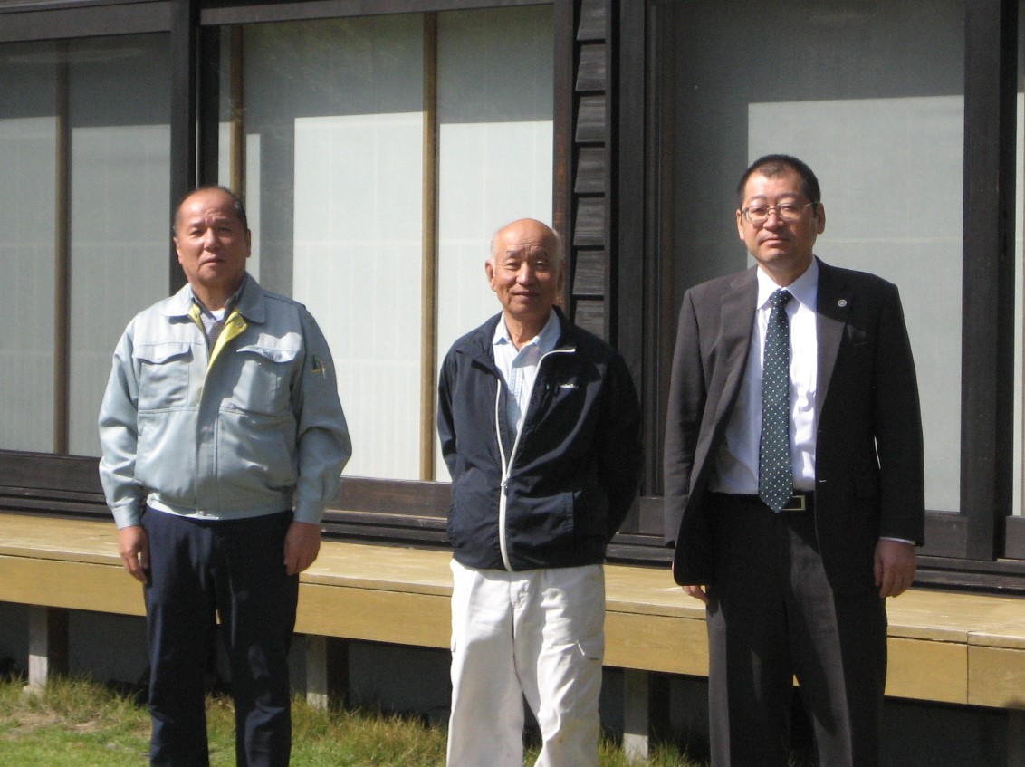 意見交換した事業者代表と2名の県拠点職員