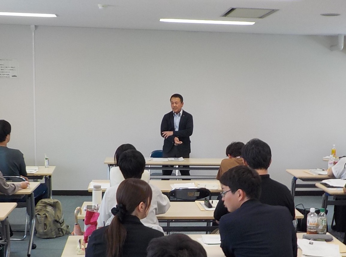 説明する県拠点職員と参加者