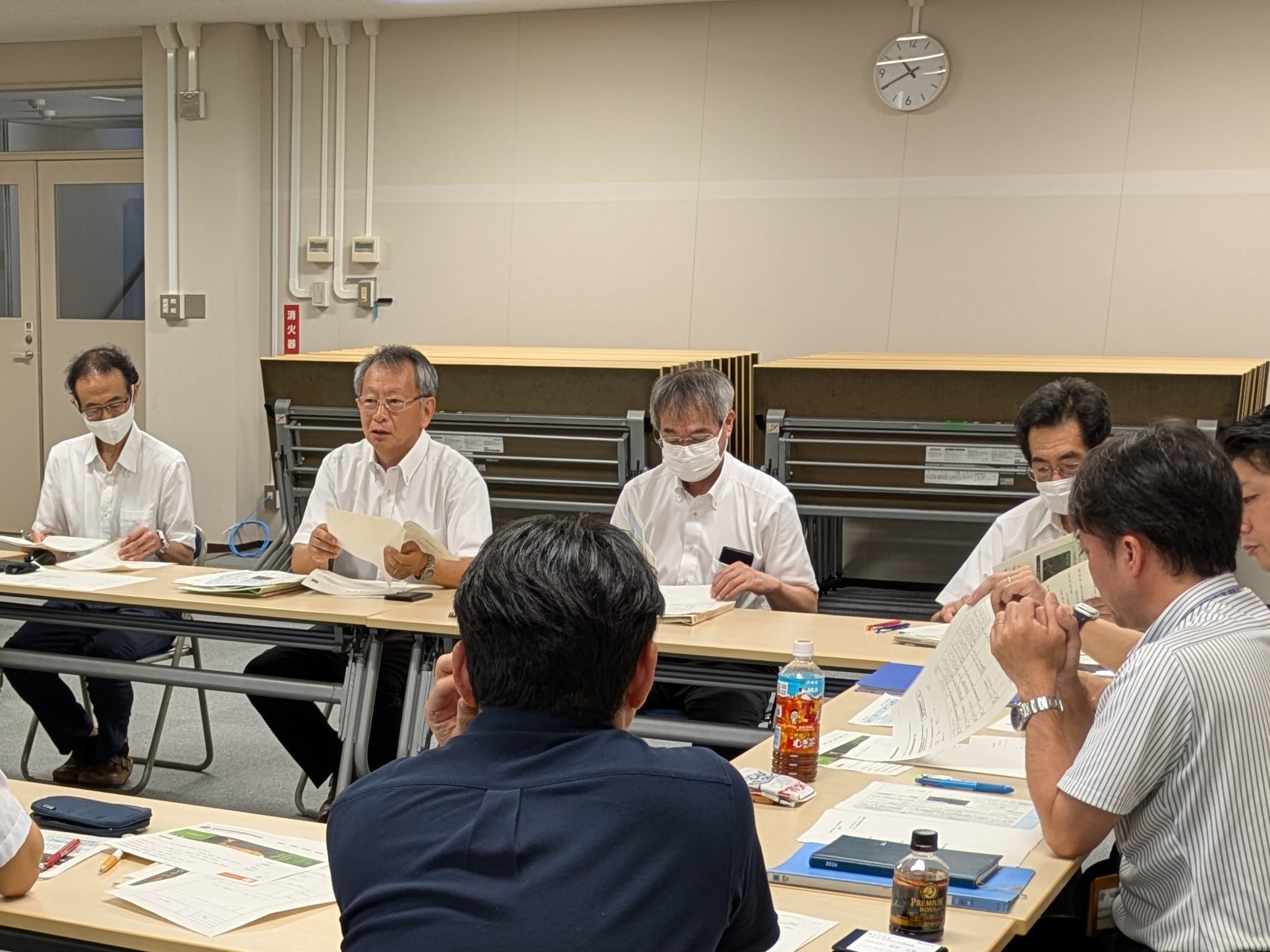 被害状況等を説明する県拠点職員
