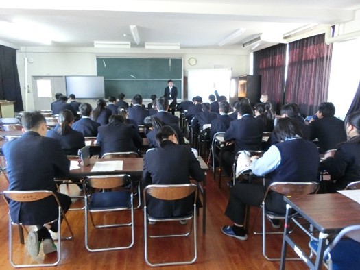 講義を聴く生徒さんたち