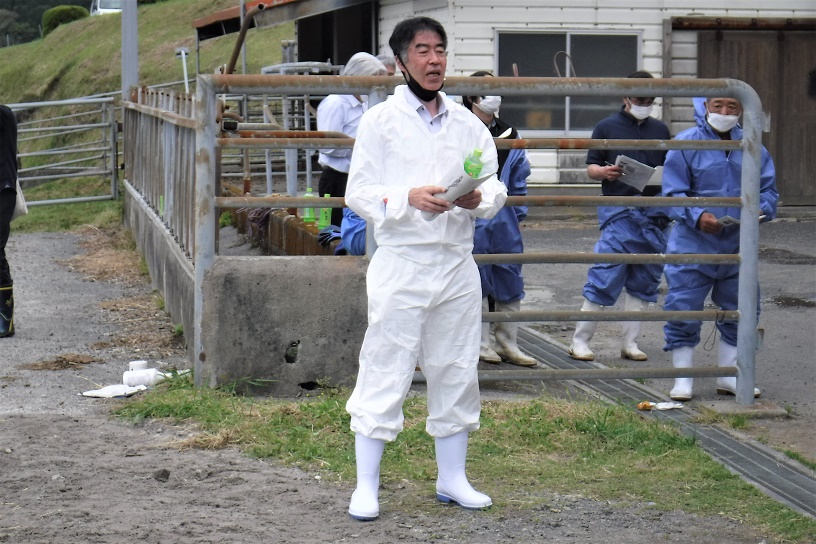 来賓あいさつを行う地方参事官