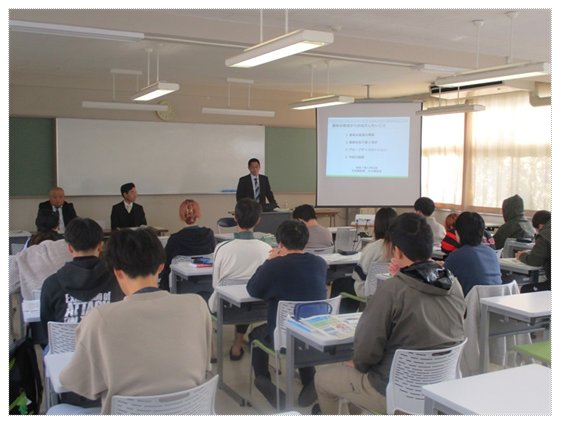 教室後方から見た授業の様子