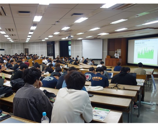 教室後方からの授業の様子