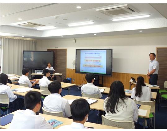 地方参事官による講評の様子