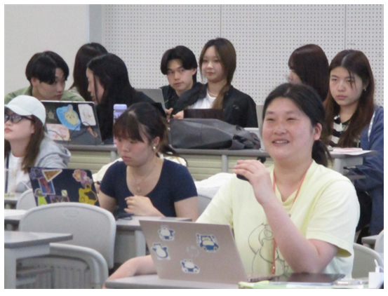 発言する学生