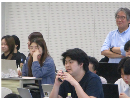 発言する学生