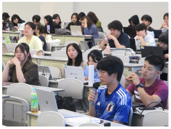 発言する学生