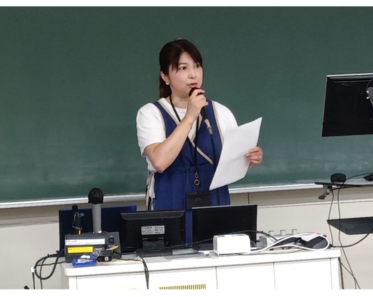 講話する料理研究家の坂本薫氏