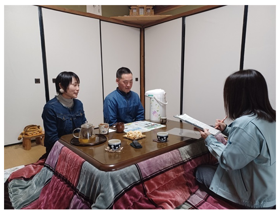 自宅での意見交換の様子