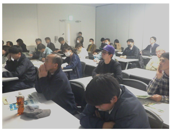 聴講する参加者